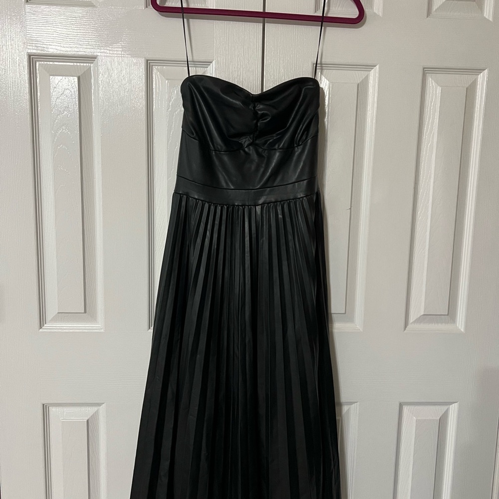 Elegant Black Strapless Gown